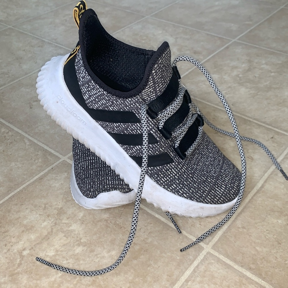 *SOLD!*Adidas Kaptir Big Boys 5
